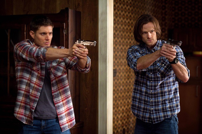 The Supernatural stars frequently wear plaid long sleeved shirts, often with the sleeves rolled up.